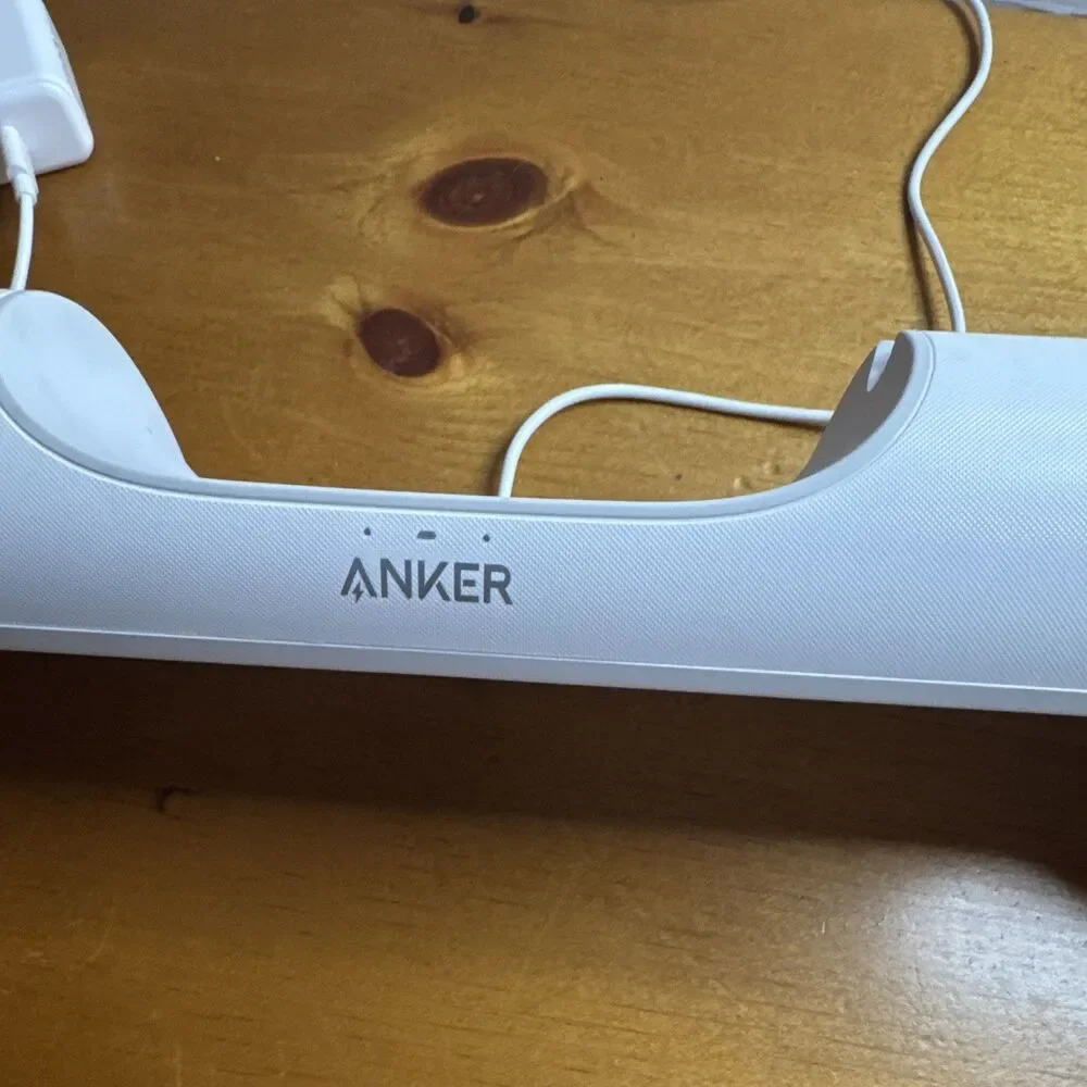 Anker Y1010 Charging Dock for Oculus Quest 2 Magnetic USB-C Wired White